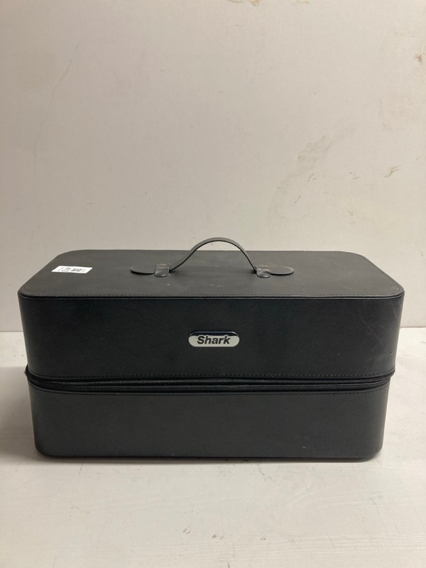 Lot 413  
            Nottingham SR3 - Delivery Only 

                
SHARK FLEXSTYLE AIRDRYING AND STYLING