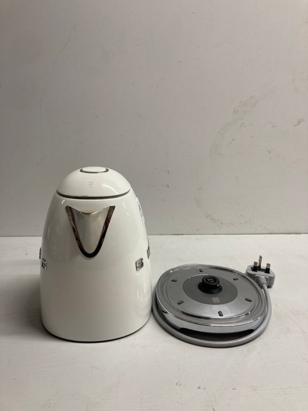 Lot 418  
            Nottingham SR3 - Delivery Only 

                
SMEG KETTLE