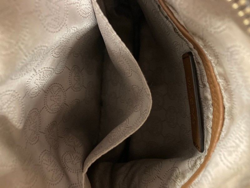 Lot 41  
            Nottingham SR3 - Delivery Only 

                
MICHAEL KORS CROSS BODY BAG