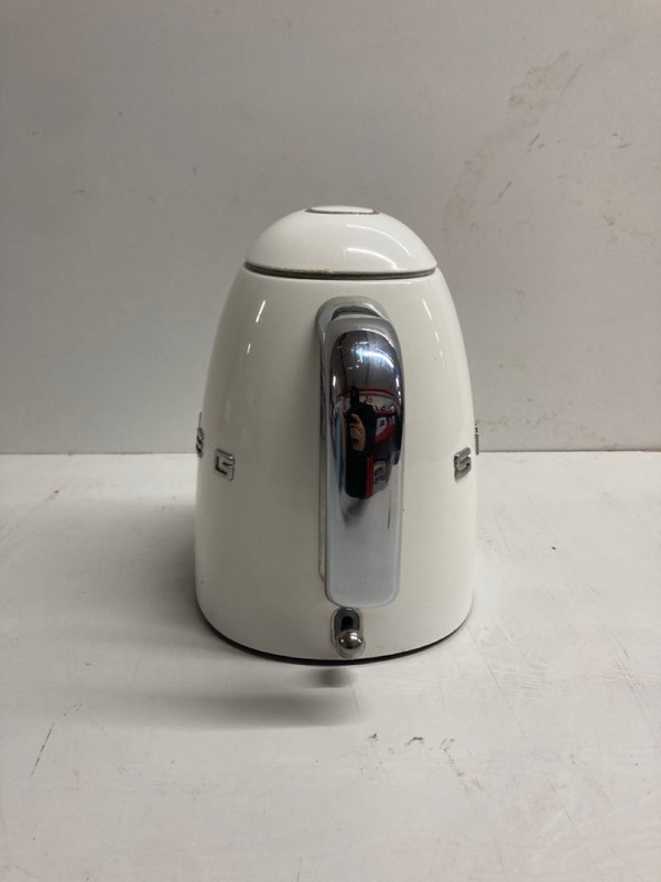 Lot 427  
            Nottingham SR3 - Delivery Only 

                
SMEG TOASTER AND KETTLE SET