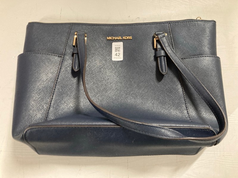 Lot 42  
            Nottingham SR3 - Delivery Only 

                
MICHAEL KORS TOTE BAG