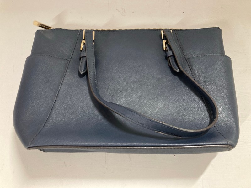 Lot 42  
            Nottingham SR3 - Delivery Only 

                
MICHAEL KORS TOTE BAG