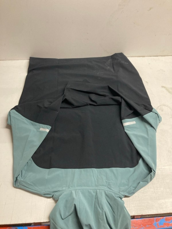 Lot 431  
            Nottingham SR3 - Delivery Only 

                
UNDER ARMOUR WINDBREAKER SIZE XL - Image 3