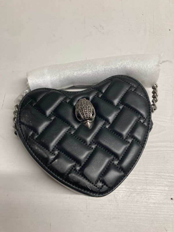 Lot 432  
            Nottingham SR3 - Delivery Only 

                
KURT GEIGER LONDON CLUTCH BAG IN BLACK