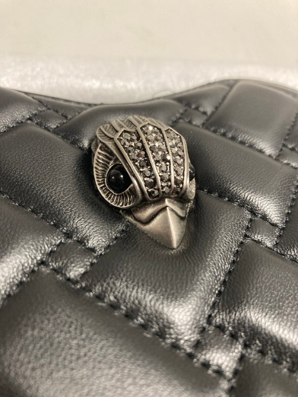 Lot 432  
            Nottingham SR3 - Delivery Only 

                
KURT GEIGER LONDON CLUTCH BAG IN BLACK