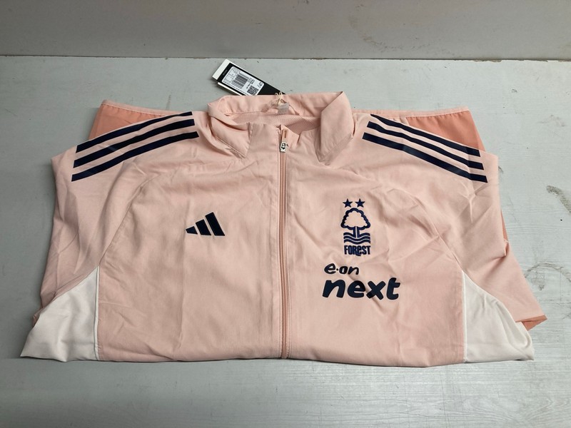Lot 435  
            Nottingham SR3 - Delivery Only 

                
ADIDAS NOTTINGHAM FOREST PRE MATCH JACKET SIZE XL