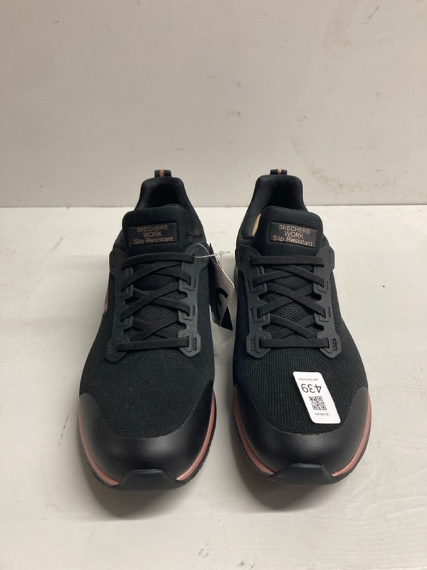 Lot 439  
            Nottingham SR3 - Delivery Only 

                
SKECHERS SLIP RESISTANT SHOES SIZE UK 7