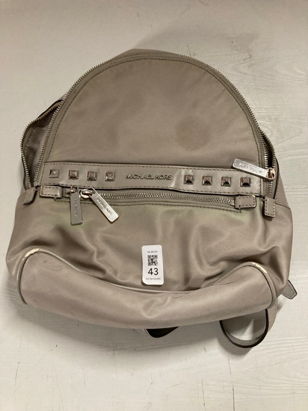 Lot 43  
            Nottingham SR3 - Delivery Only 

                
MICHAEL KORS KENLY MEDIUM LEATHER BACKPACK