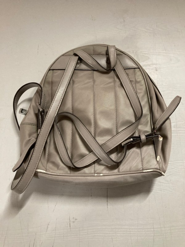 Lot 43  
            Nottingham SR3 - Delivery Only 

                
MICHAEL KORS KENLY MEDIUM LEATHER BACKPACK