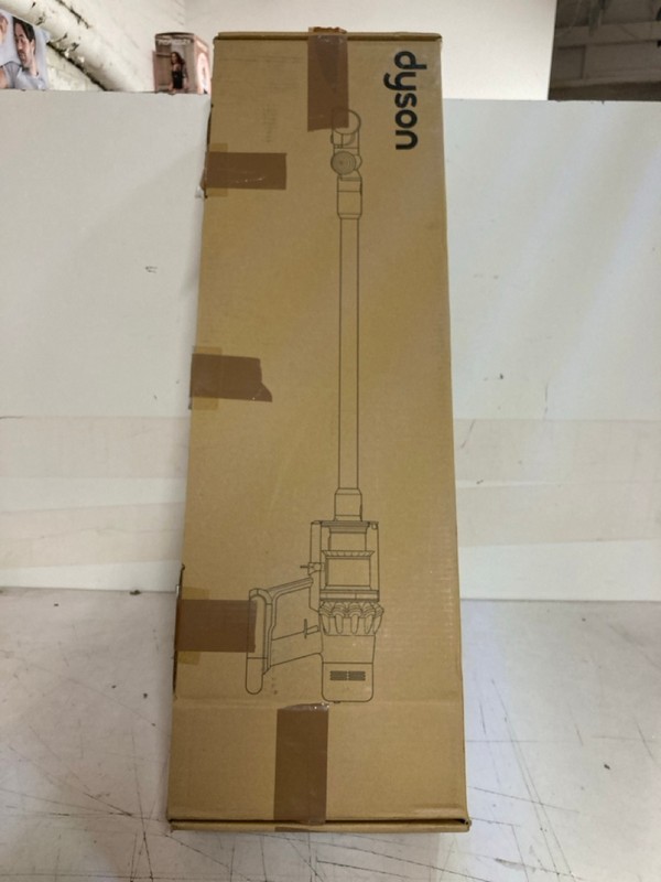 Lot 443  
            Nottingham SR3 - Delivery Only 

                
DYSON CYCLONE V10 TOTAL CLEAN CORDLESS VACUUM CLEANER