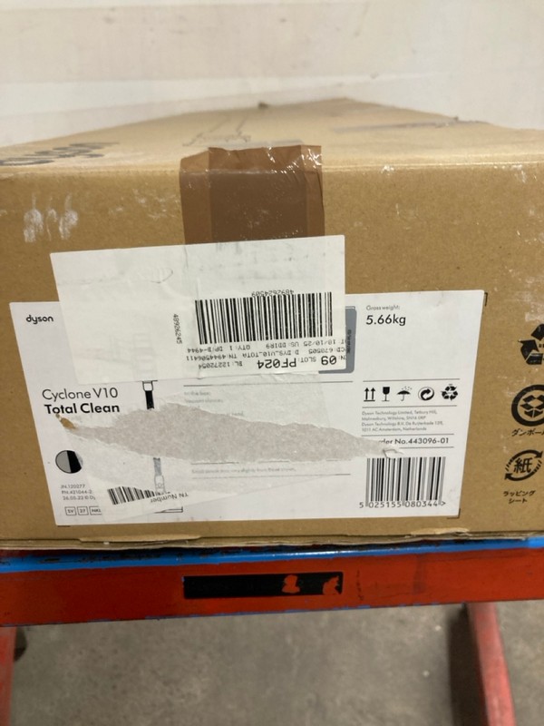 Lot 443  
            Nottingham SR3 - Delivery Only 

                
DYSON CYCLONE V10 TOTAL CLEAN CORDLESS VACUUM CLEANER