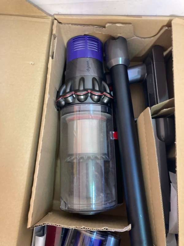 Lot 443  
            Nottingham SR3 - Delivery Only 

                
DYSON CYCLONE V10 TOTAL CLEAN CORDLESS VACUUM CLEANER
