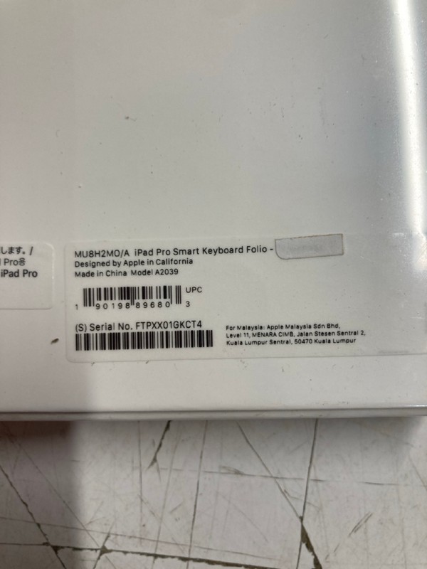 Lot 447  
            Nottingham SR3 - Delivery Only 

                
APPLE IPAD PRO 12.9'' KEYBOARDS (SEALED) - Image 3