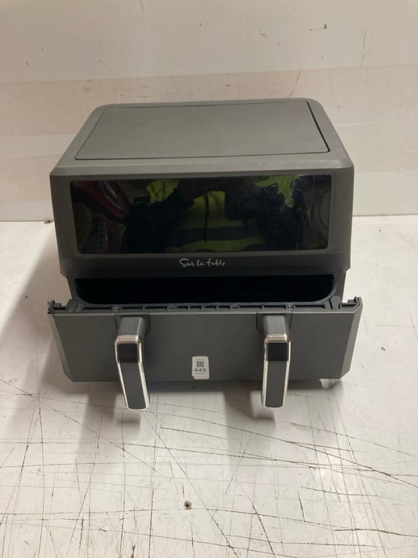 Lot 449  
            Nottingham SR3 - Delivery Only 

                
SUR LA TABLE DOUBLE AIR FRYER