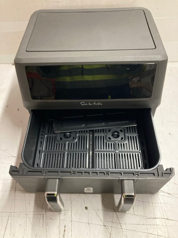 Lot 449  
            Nottingham SR3 - Delivery Only 

                
SUR LA TABLE DOUBLE AIR FRYER