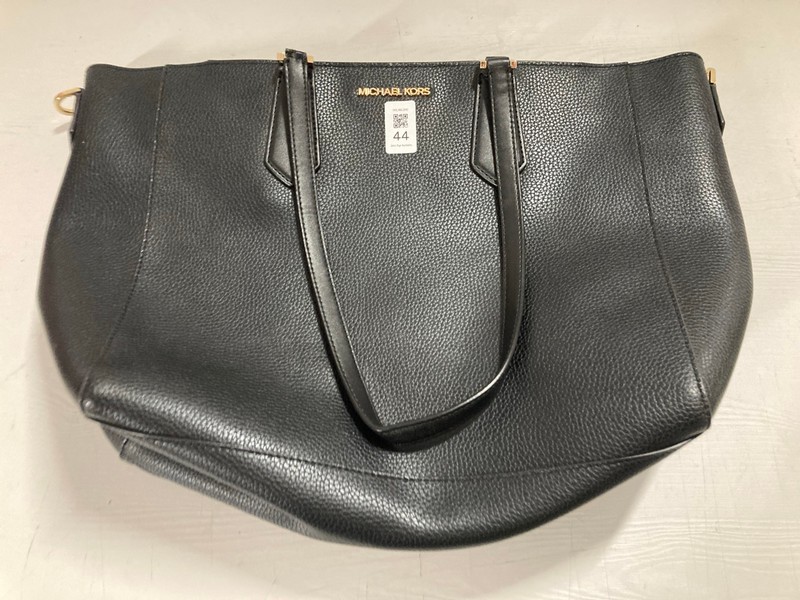 Lot 44  
            Nottingham SR3 - Delivery Only 

                
MICHAEL KORS TOTE LEATHER BAG