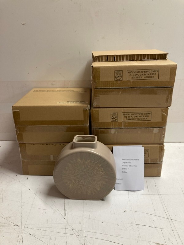Lot 454  
            Nottingham SR3 - Delivery Only 

                
6 X SHOP DIRECT IRELAND ROUND SCRATCHED PATTERN VASE IN TAUPE