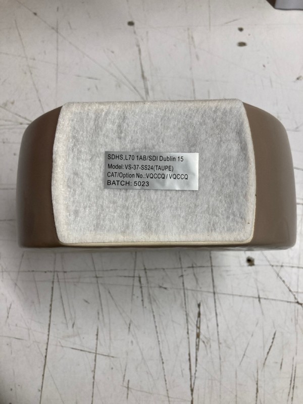 Lot 457  
            Nottingham SR3 - Delivery Only 

                
6 X SHOP DIRECT IRELAND ROUND SCRATCHED PATTERN VASE IN TAUPE