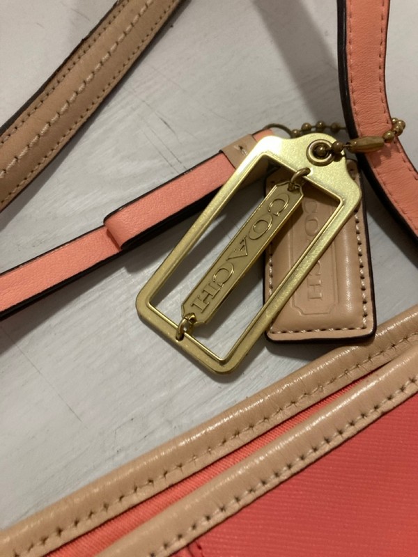 Lot 45  
            Nottingham SR3 - Delivery Only 

                
COACH PARK METRO SAFFIANO LEATHER TOTE BAG