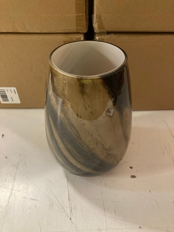 Lot 463  
            Nottingham SR3 - Delivery Only 

                
9 X SHOP DIRECT IRELAND VASE IN BLACK - Image 2