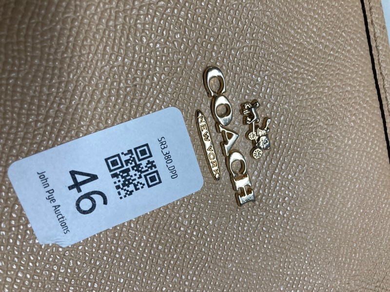 Lot 46  
            Nottingham SR3 - Delivery Only 

                
COACH CITY ZIP LEATHER TOTE BAG