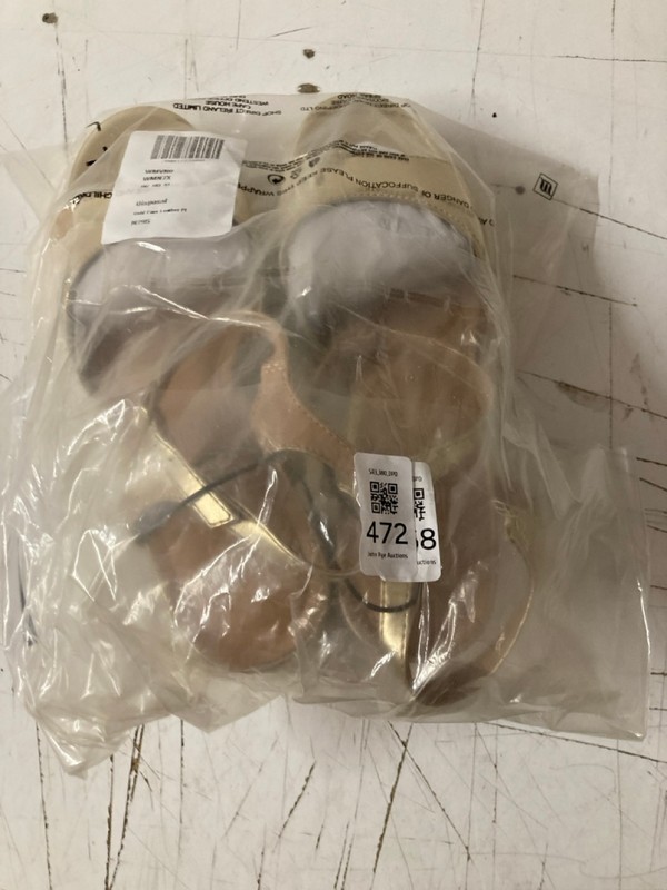 Lot 472  
            Nottingham SR3 - Delivery Only 

                
WOMEN'S DESIGNER GOLD FAUX LEATHER HEELS UK SIZE 7 (GOLD)