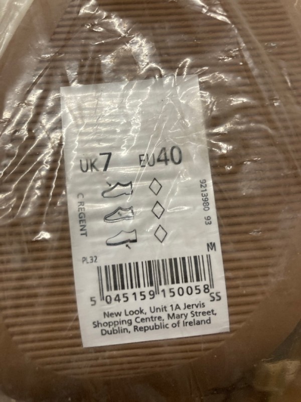 Lot 472  
            Nottingham SR3 - Delivery Only 

                
WOMEN'S DESIGNER GOLD FAUX LEATHER HEELS UK SIZE 7 (GOLD)