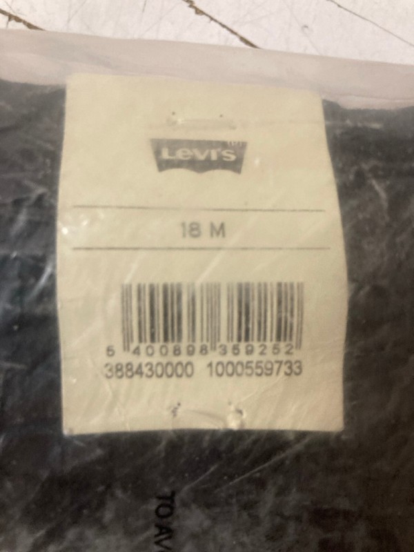 Lot 474  
            Nottingham SR3 - Delivery Only 

                
LEVIS RIBCAGE STRAIGHT ANKLE JEANS 18 M - Image 3