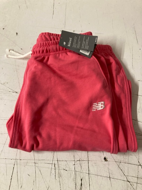 Lot 475  
            Nottingham SR3 - Delivery Only 

                
NEW BALANCE WOMEN'S HOODED JUMPER 15-16Y (PINK)