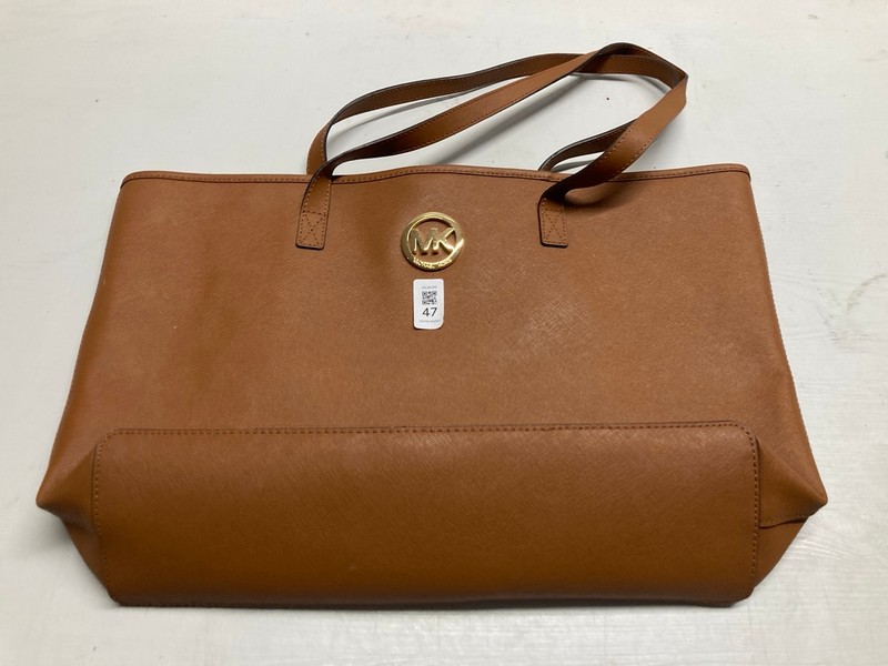 Lot 47  
            Nottingham SR3 - Delivery Only 

                
MICHAEL KORS QUINN LARGE LEATHER TOTE BAG