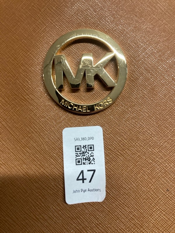 Lot 47  
            Nottingham SR3 - Delivery Only 

                
MICHAEL KORS QUINN LARGE LEATHER TOTE BAG