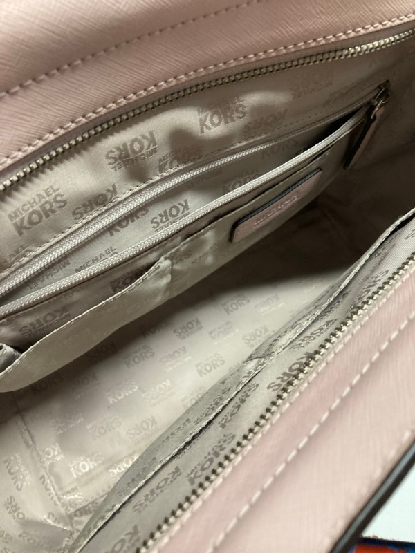 Lot 50  
            Nottingham SR3 - Delivery Only 

                
MICHAEL KORS TINA LARGE LEATHER SATCHEL