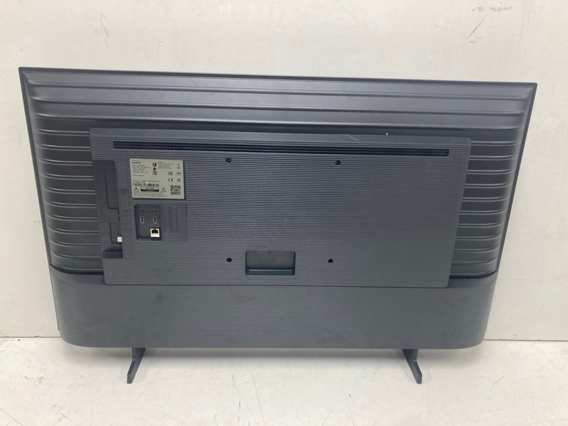 Lot 115  
            Nottingham SR4 - Collection Only 

                
SAMSUNG 43" 4K TV MODEL: UE43U8000FK (WITH REMOTES, WITH STAND, WITH BOX) (COLLEC...