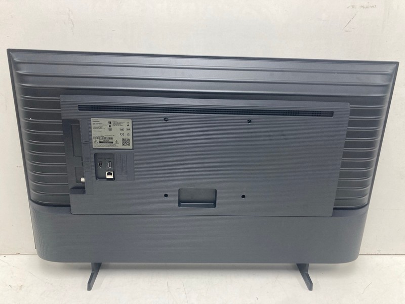 Lot 116  
            Nottingham SR4 - Collection Only 

                
SAMSUNG 43" 4K TV MODEL: UE43U8000FK (WITH REMOTES, WITH STAND, WITH BOX) (MARK I...