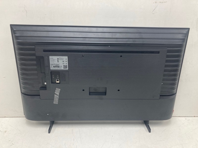 Lot 118  
            Nottingham SR4 - Collection Only 

                
SAMSUNG 43" 4K TV MODEL: UE43U8000FK (NO REMOTE, WITH STAND, WITH BOX) (COLLECTIO...