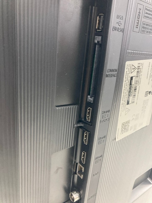 Lot 122  
            Nottingham SR4 - Collection Only 

                
SAMSUNG 43" 4K TV MODEL: UE43DU7100K (NO REMOTE, WITH STAND, NO BOX) (DISPLAY FAU...