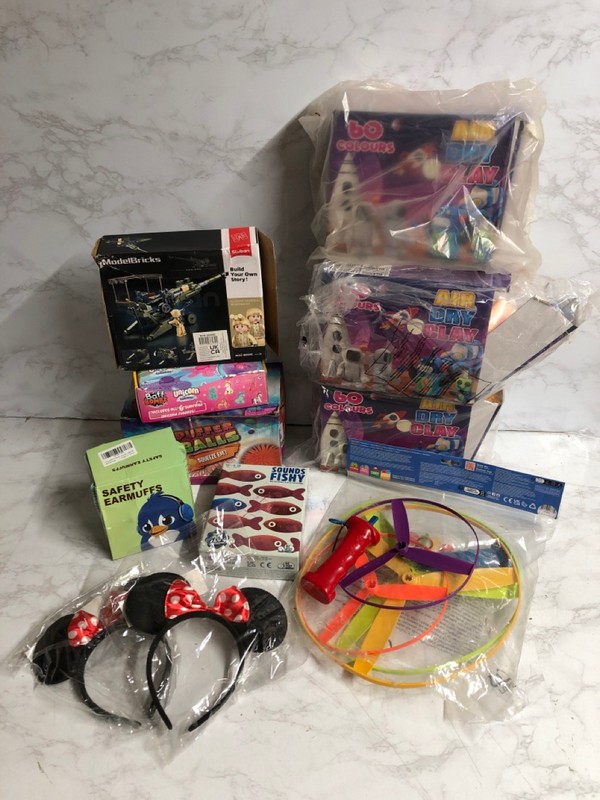 Lot 126  
            Nottingham SR5 - Delivery Only 

                
BOX OF CHILDRENS TOYS TO INC SOUNDS FISHY