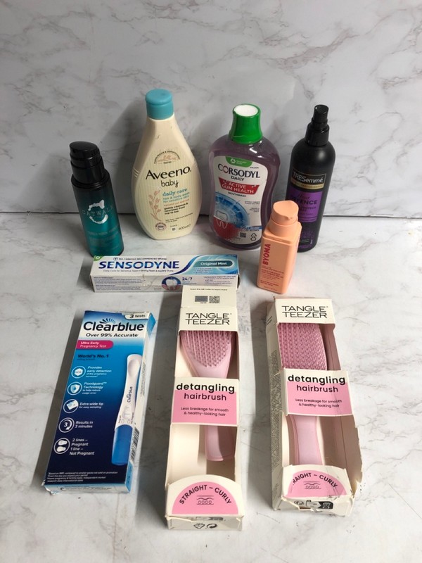 Lot 127  
            Nottingham SR5 - Delivery Only 

                
BOX OF VARIOUS ITEMS TO INC SENSODYNE