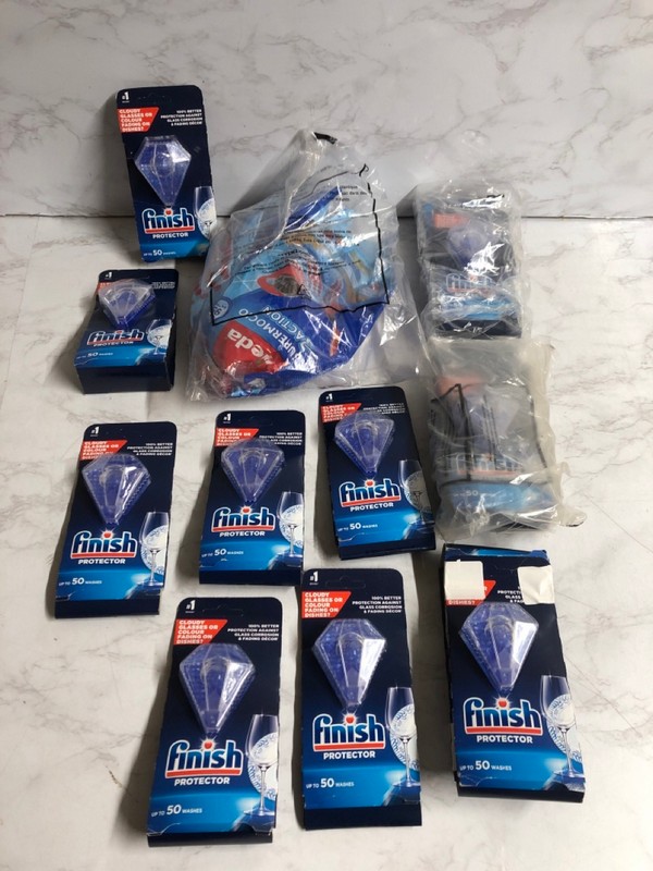 Lot 134  
            Nottingham SR5 - Delivery Only 

                
BOX OF VARIOUS ITEMS TO INC FINISH PROTECTOR