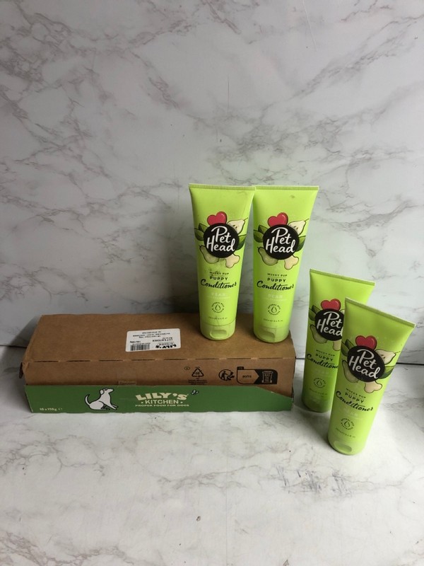 Lot 135  
            Nottingham SR5 - Delivery Only 

                
BOX OF PET FOOD ITEMS TO INC LILYS KITCHEN