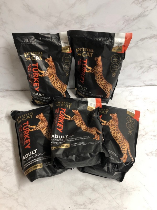 Lot 138  
            Nottingham SR5 - Delivery Only 

                
BOX OF PET ITEMS TO INC PRIMA CAT