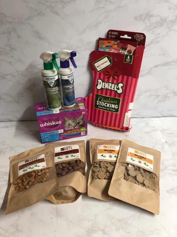 Lot 163  
            Nottingham SR5 - Delivery Only 

                
BOX OF PET FOOD ITEMS TO INC WHISKAS