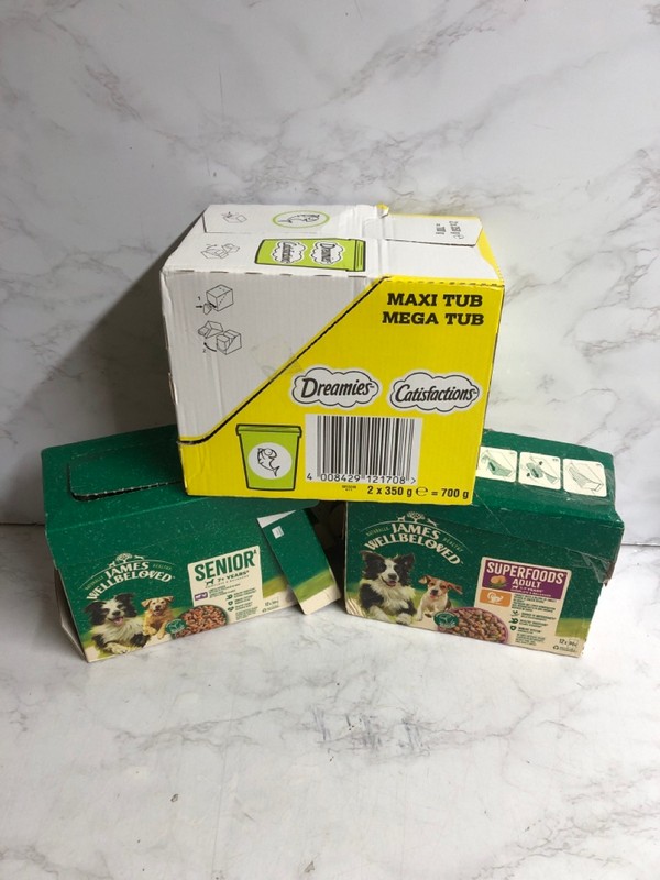 Lot 163  
            Nottingham SR5 - Delivery Only 

                
BOX OF PET FOOD ITEMS TO INC WHISKAS