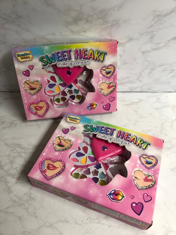 Lot 168  
            Nottingham SR5 - Delivery Only 

                
2 X KREATIVE KRAFT SWEET HEART MAKE UP COMPACTS
