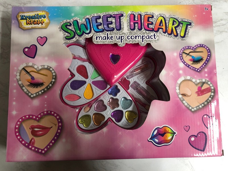 Lot 168  
            Nottingham SR5 - Delivery Only 

                
2 X KREATIVE KRAFT SWEET HEART MAKE UP COMPACTS
