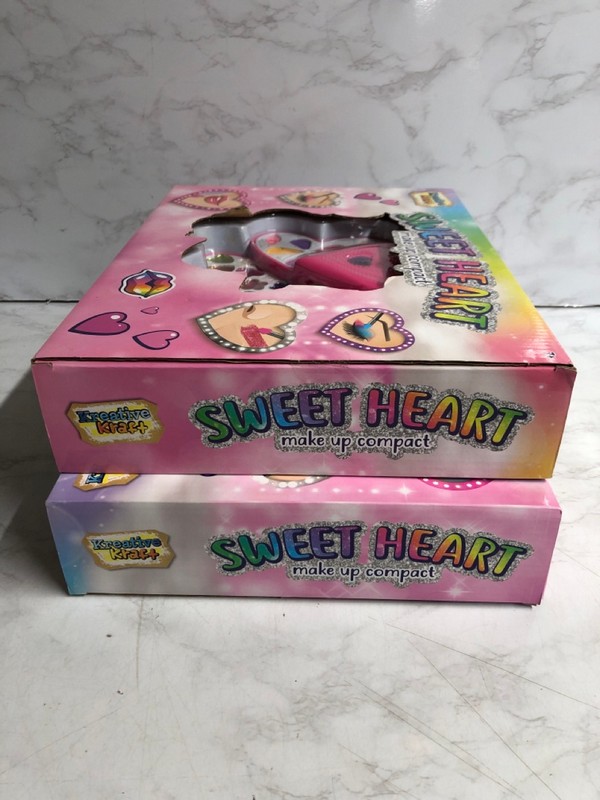 Lot 168  
            Nottingham SR5 - Delivery Only 

                
2 X KREATIVE KRAFT SWEET HEART MAKE UP COMPACTS