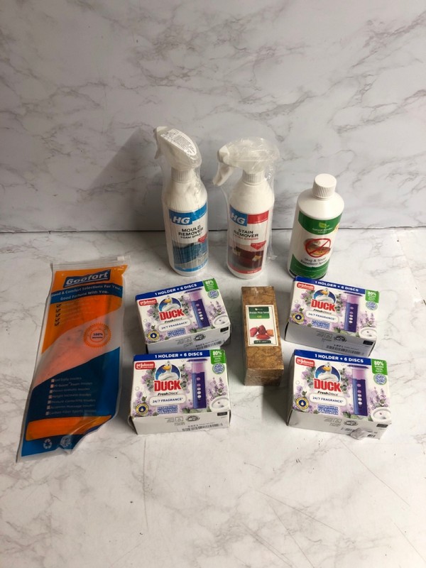 Lot 175  
            Nottingham SR5 - Delivery Only 

                
BOX OF VARIOUS ITEMS TO INC DUCK FRESH DISCS