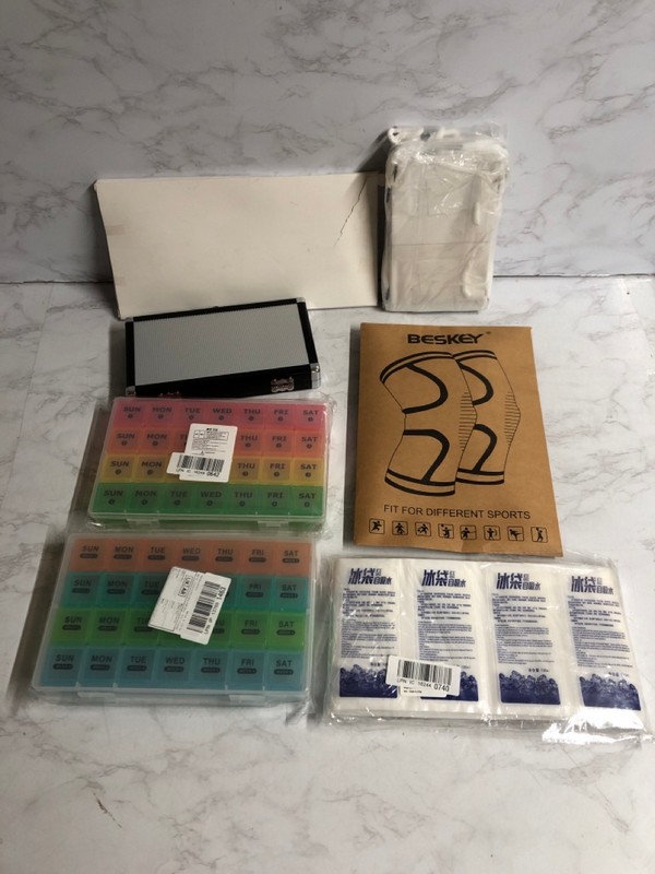 Lot 175  
            Nottingham SR5 - Delivery Only 

                
BOX OF VARIOUS ITEMS TO INC DUCK FRESH DISCS