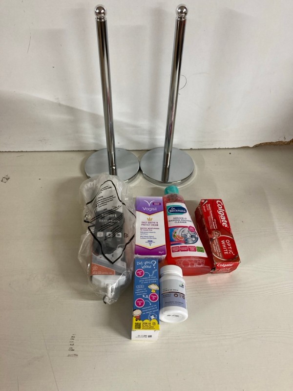 Lot 177  
            Nottingham SR5 - Delivery Only 

                
BOX OF VARIOUS ITEMS TO INC DR BECKMAN