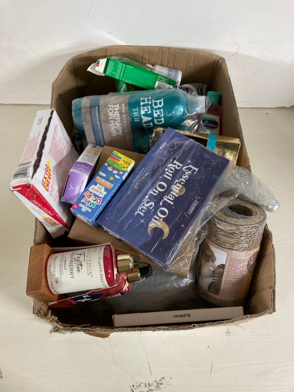 Lot 177  
            Nottingham SR5 - Delivery Only 

                
BOX OF VARIOUS ITEMS TO INC DR BECKMAN